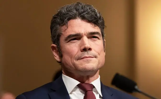 Это измена: Дональду Трампу дал под дых его же главный разведчик