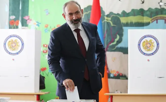 Спасти нерядового Пашиняна: в Армению летит «предвыборный десант Евросоюза»