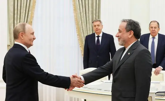 Арагчи и Путин возвращают Трампа к разбитому корыту