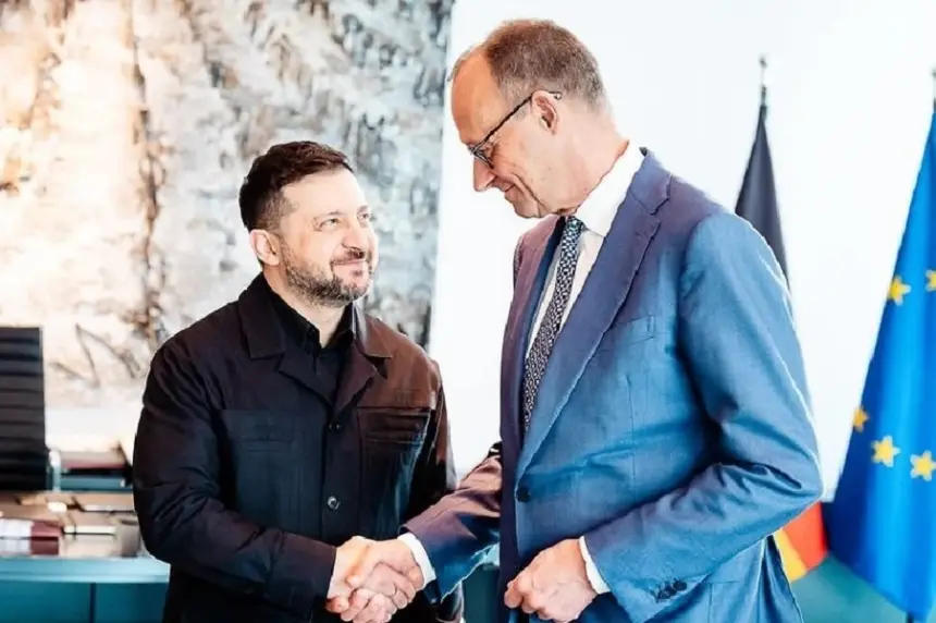 Зеленский отправился в Берлин за беженцами и деньгами