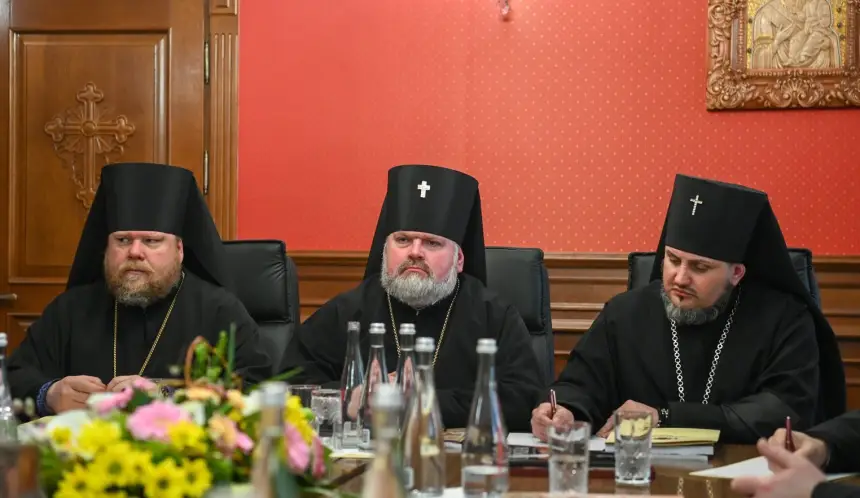 Разборки между неканоническими церквями на Украине