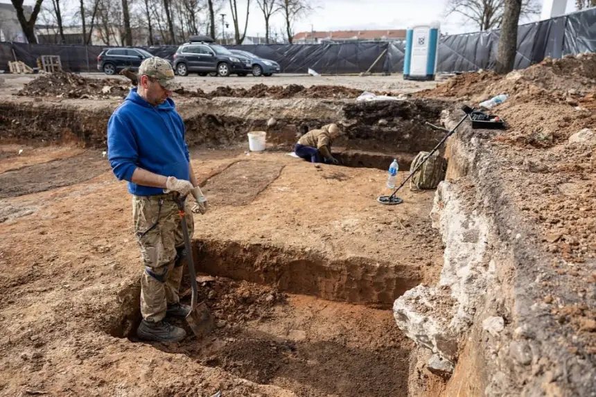 Русофобы Литвы принялись вскрывать могилы советских воинов