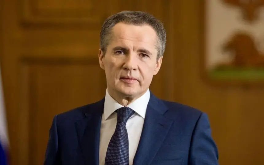 Самый популярный губернатор не устроил серых кардиналов?