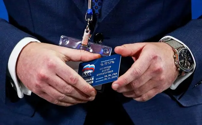 Партбилет в печку? Кандидаты от ЕР пытаются откреститься от любимой партии