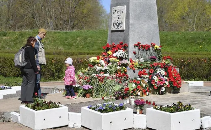 Эстония и Кая Каллас негодуют: Нарву 9 мая снова «оккупируют» русские