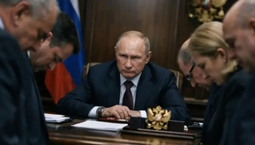 Приказ Путина просто саботируют. Кабинеты чиновников наводняют ложные герои