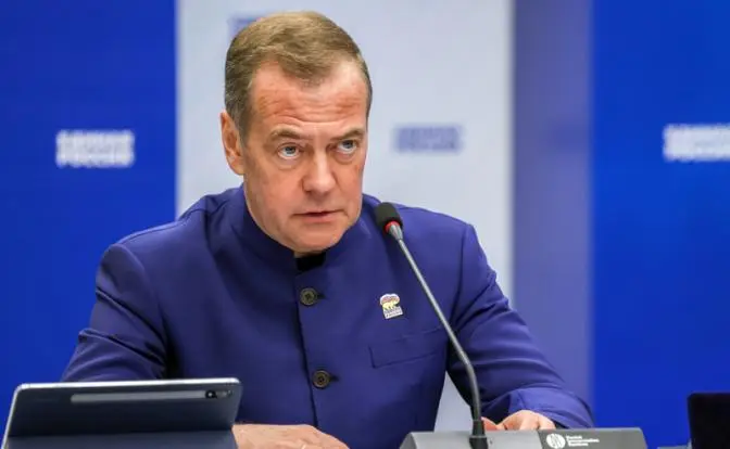 Медведев: хватит с нас Гаагских формуляров, Зеленский давно на них плевал