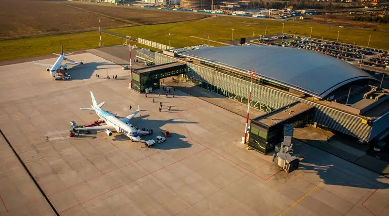 Транзитом по Европам: Польша выставила Зеленского за дверь, закрыв ему небо
