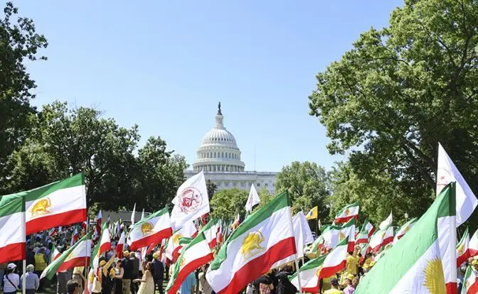 Трампова победа: Ормузский пролив теоретически открыт