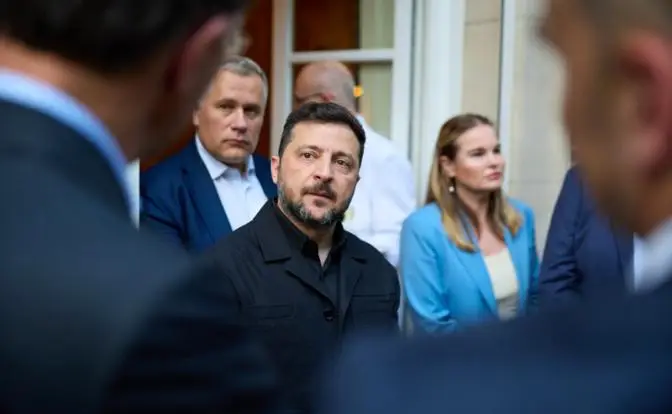 Зеленский будет в Киеве главным, пока ему голову не прострелят