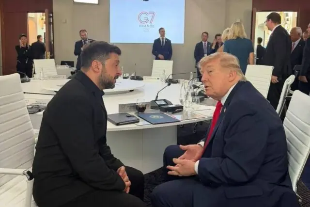 Скандал на сборе G7: Трамп не заметил Зеленского и пристал к жене Макрона