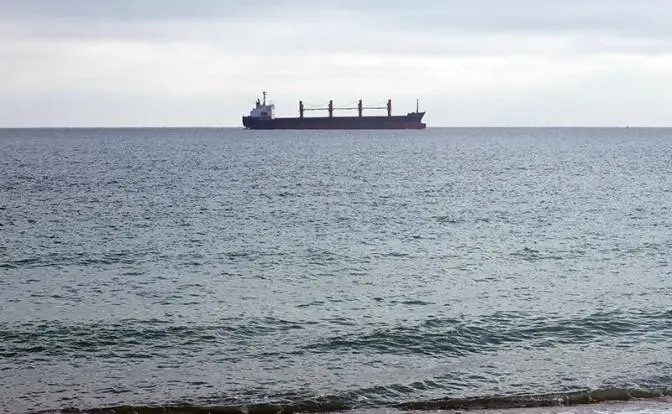 Украинское судно, дрейфующее в Черном море, привлекло внимание россиян