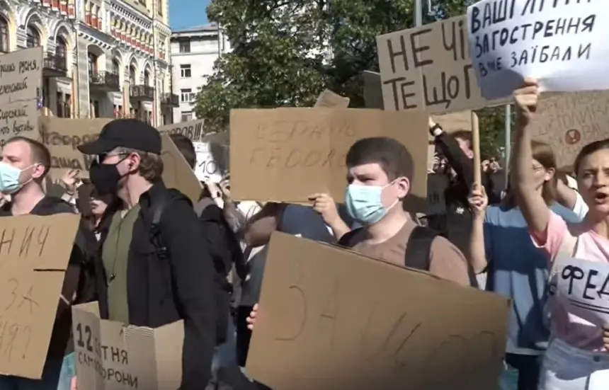 Сожрите друг друга: Зеленский из ревности увольняет опасного врага России