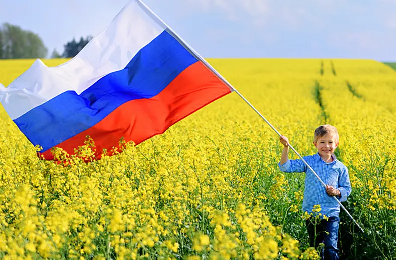 Нужно перестать идеализировать русских в Прибалтике и спасть их из Азии