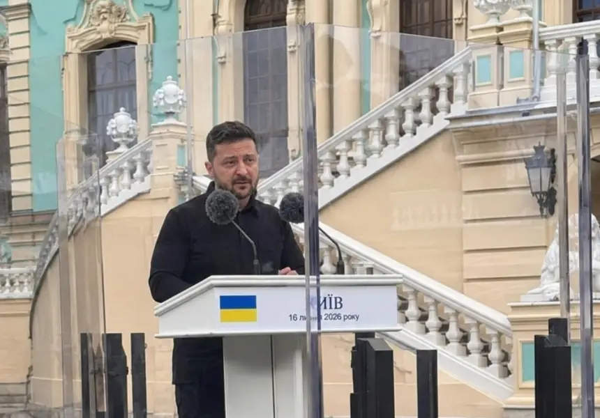 «Драма в Киеве»: почему Зеленский выступал за бронестеклом