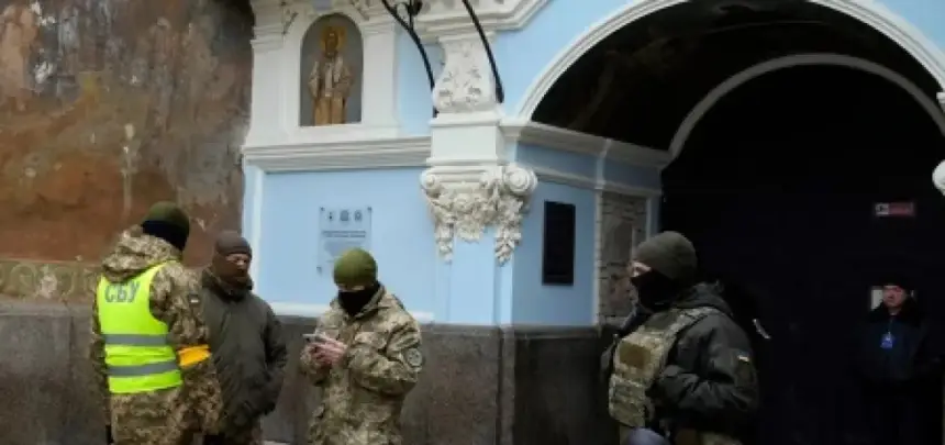 На Украине «бусифицируют» священников, выселяют монахов и штурмуют храмы