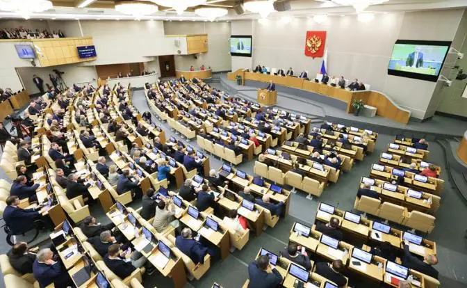 «Золотые парашюты» для депутатов: Госдума решила поддержать слуг народа