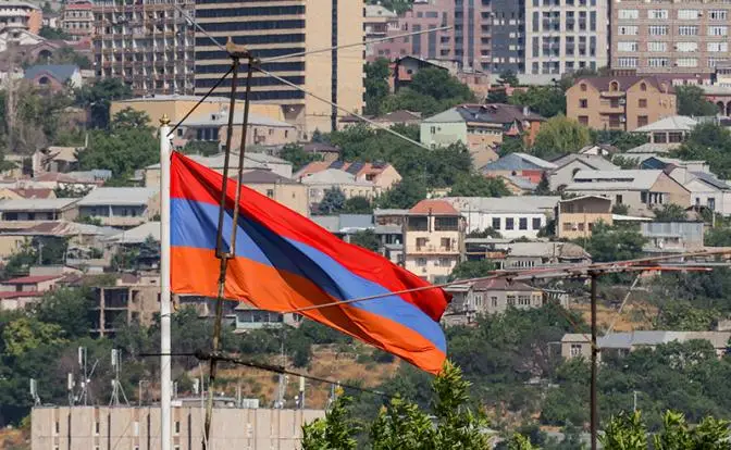 Стулья разъезжаются, но Армения не хочет определяться