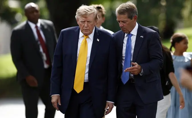 Трамп просит Путина спасти его перед выборами