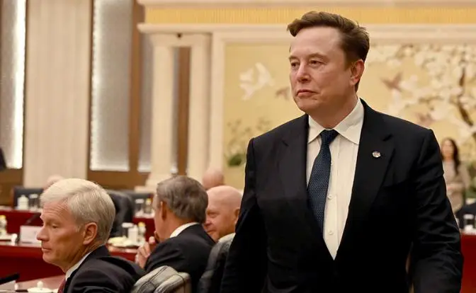 Маск выбрал президента Украины