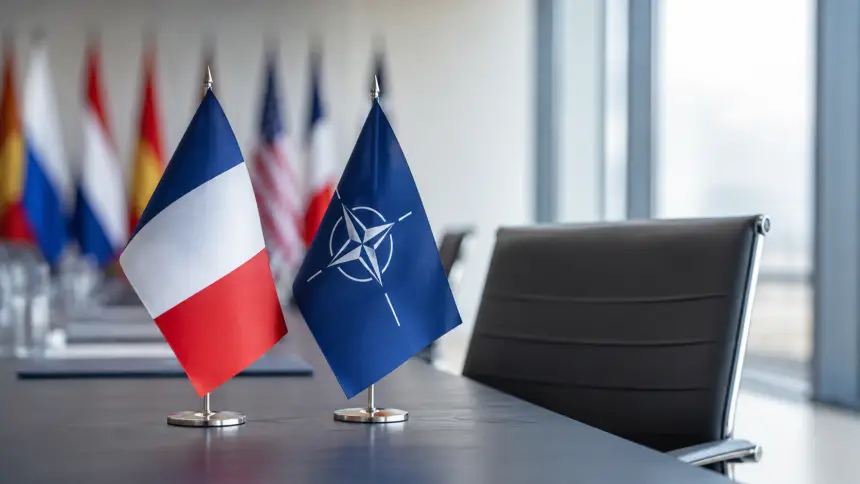 Ле Пен и Меланшон предлагают два разных сценария отхода Франции от НАТО
