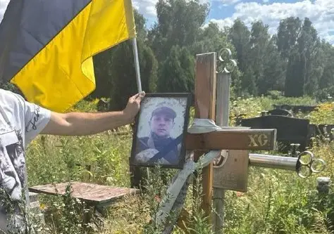Тысячи могил ВСУшников превратились в помойки