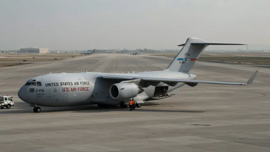 Американский C-17 сел в Москве: эксперт назвал причину секретного визита