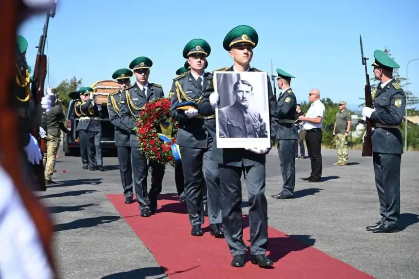 Останки ещё одного националиста привезли в Киев, или Упыри на болоте – 2