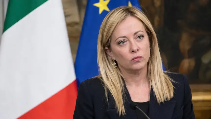 Украина раскалывает политику Италии: милитаризм Мелони замучил народ