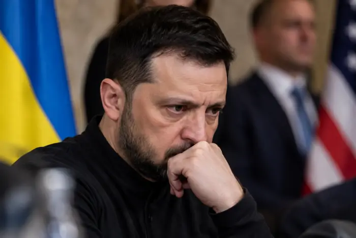 «Его буквально корёжило»: что происходит с Зеленским на глазах у всего мира