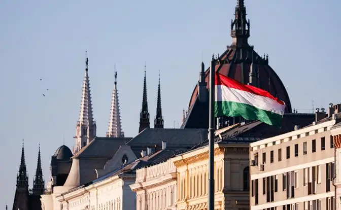 Венгрия высылает 10 российских дипломатов, МИД грозит болезненным ответом