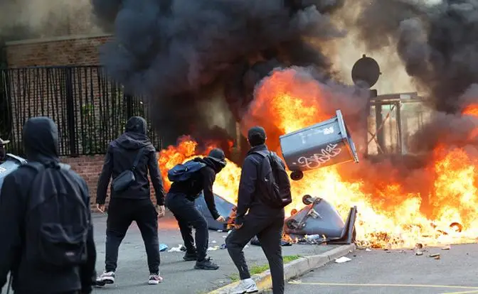 Долой Макрона, да здравствует Frexit! Почему Франция погружается в хаос