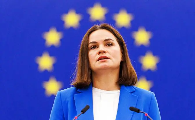 Светлана Тихановская за жизнь свою сытую должна Лукашенко ноги целовать